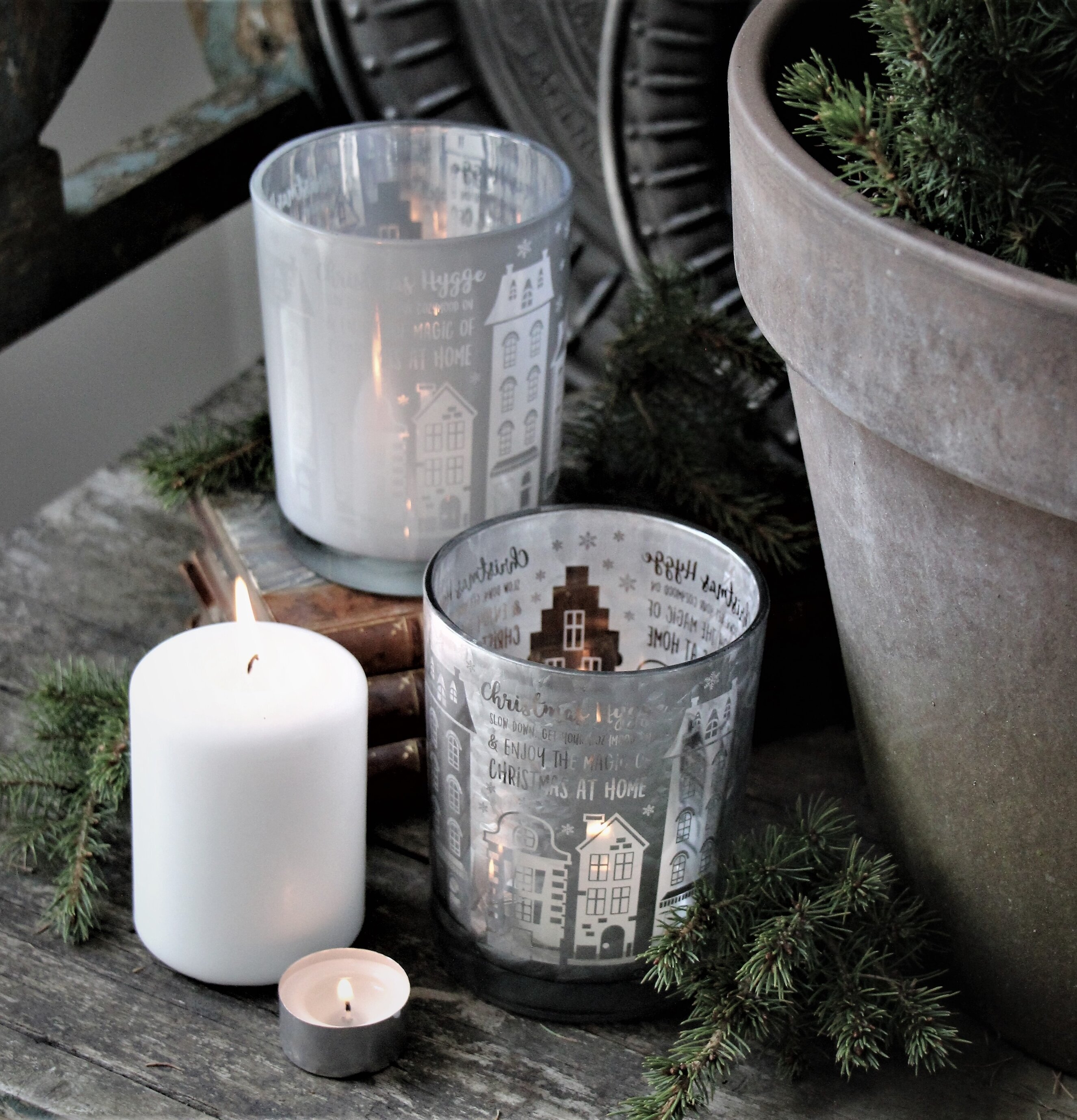 Ljuslykta Christmas Hygge Silver från Majas Cottage på bord