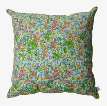 Bild av dekorativ kudde med blommönster och färg