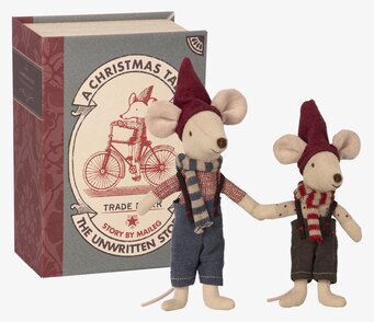 Bild av charmiga julmöss i nostalgisk vintermiljö