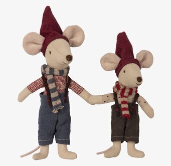 Bild av charmiga julmöss i detaljerat hantverk