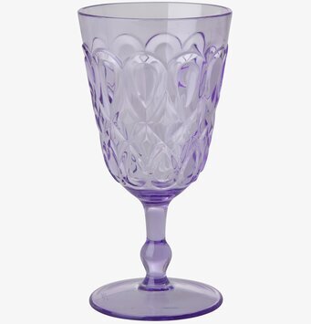 Bild av elegant vinglas med lavendelfärgat mönster