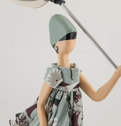 Bordslampa Verenique från Skitso med elegant figurinform