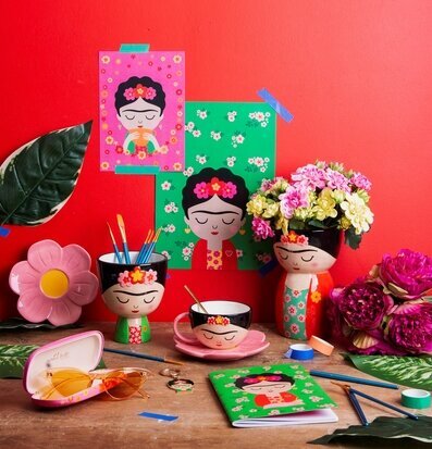 Bild av färgstarka Frida Kahlo-inspirerade dekorationer
