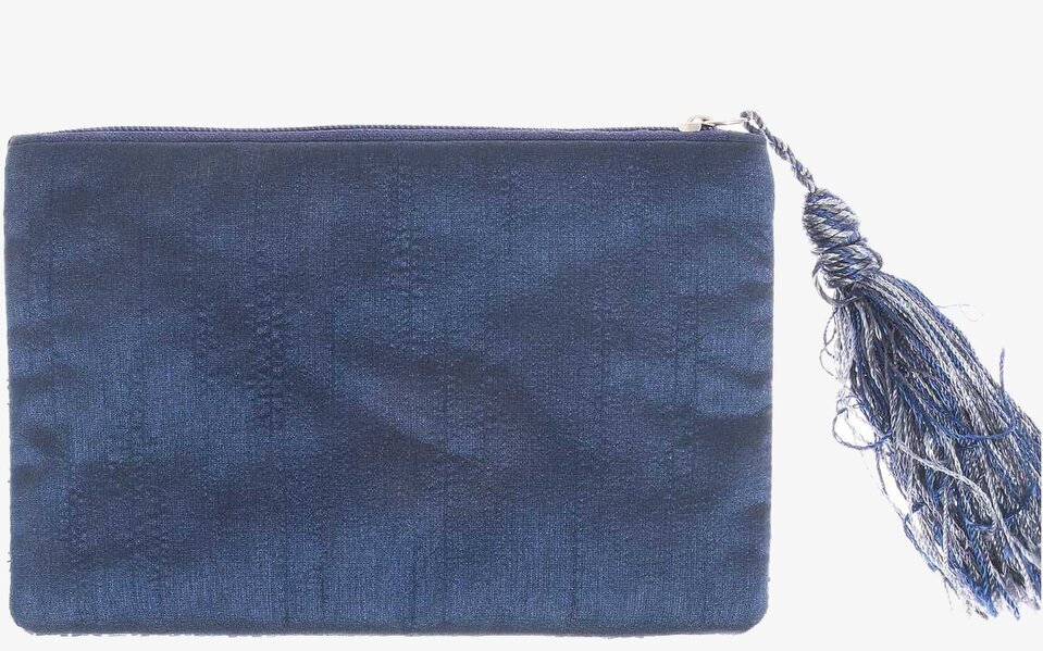 Bild av elegant marinblå väska med sofistikerad design