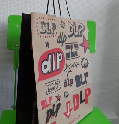 Bild av dekorativ presentpåse med kreativ design