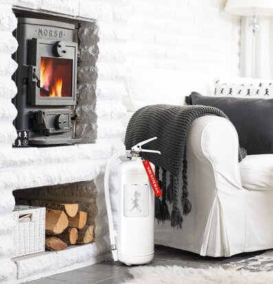 Bild av stilrent vardagsrum med brandsläckare