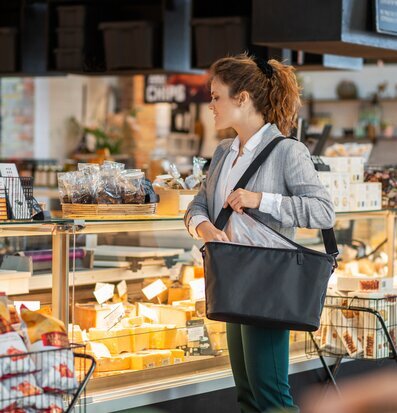 Bild av modern shoppingmiljö med stil och funktionalitet