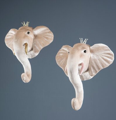 Bild av dekorativa elefanthuvuden i plysch och guld