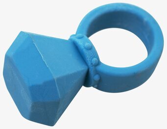 Bild av färgglad suddgummi designad som diamantring