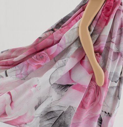 Bild av konstnärligt utformad bordslampa med rosor