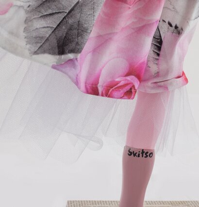 Bordslampa Rozita från Skitso med blommig klänning