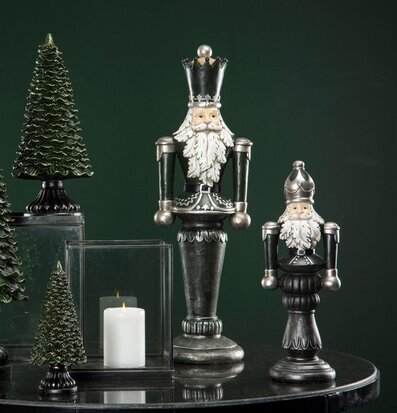 Bild av elegant dekorativ uppsättning med träd och ljus