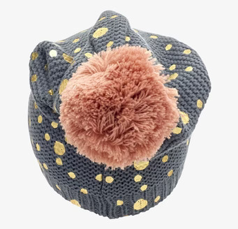 Bild av stilfull mössa med unik design och färger