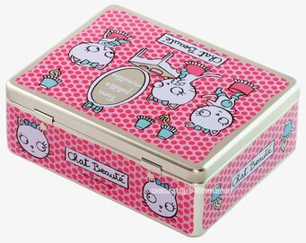 Bild av rosa plåtburk med kattmotiv och lekfull design