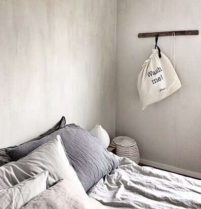 Bild av ett harmoniskt och rofyllt sovrum med stil