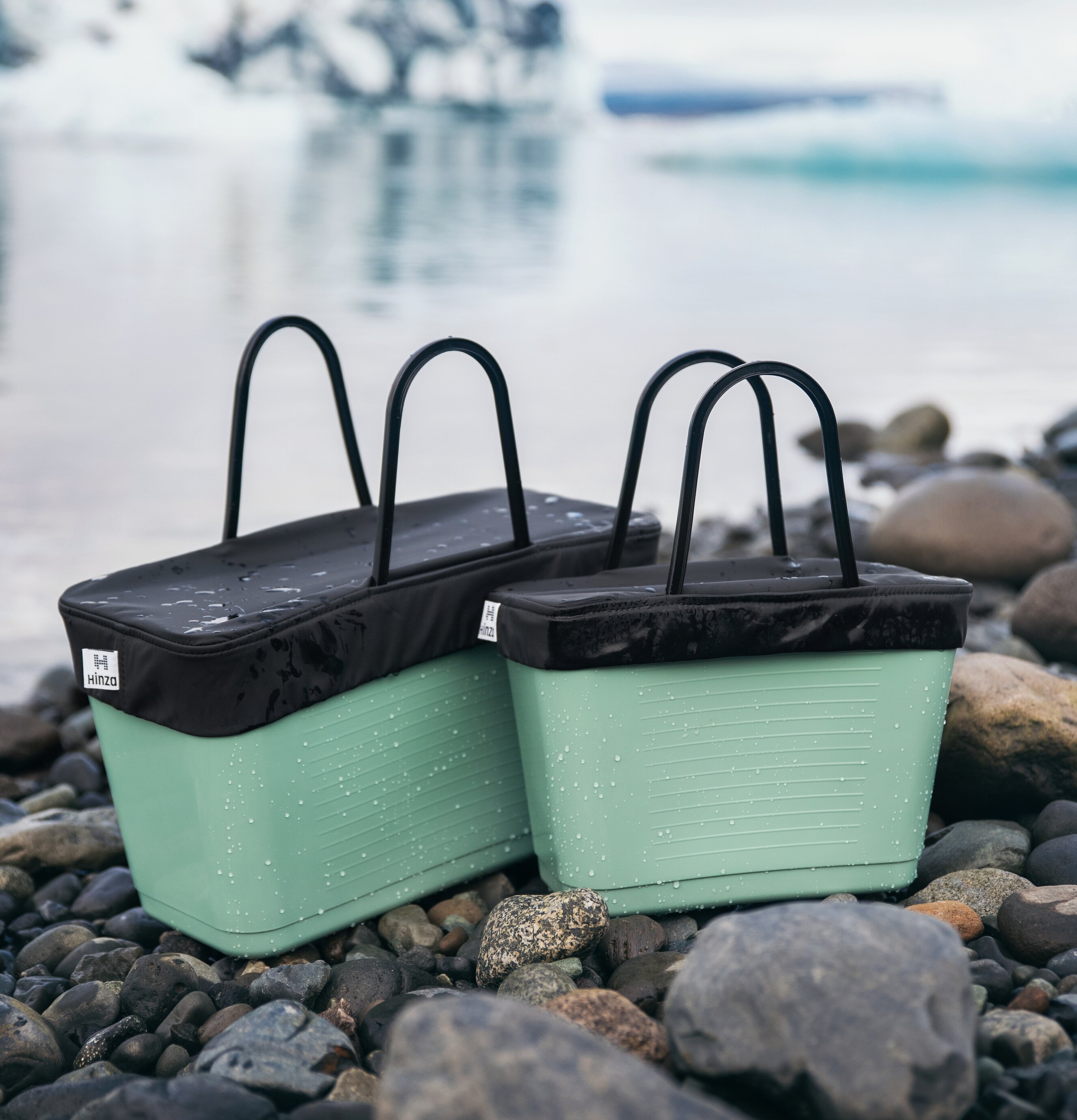 Överdrag Väska Hinza Liten från Hinza på stenig strand