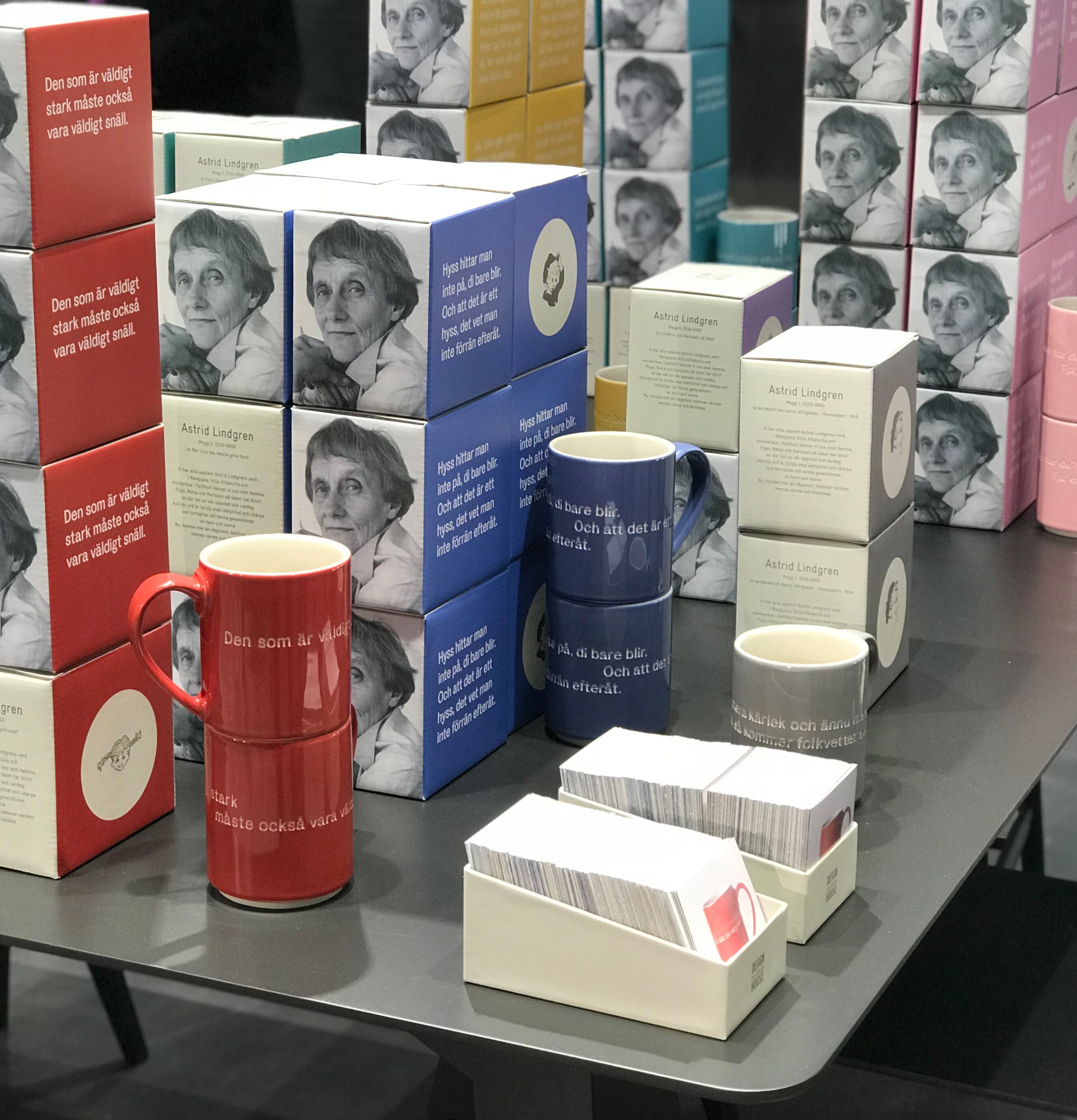 Mugg Astrid Lindgren Citat Mörkgrön från Design House Stockholm