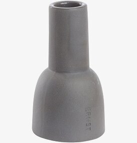 Foto av stilren ljusstake i mörkgrått stengods