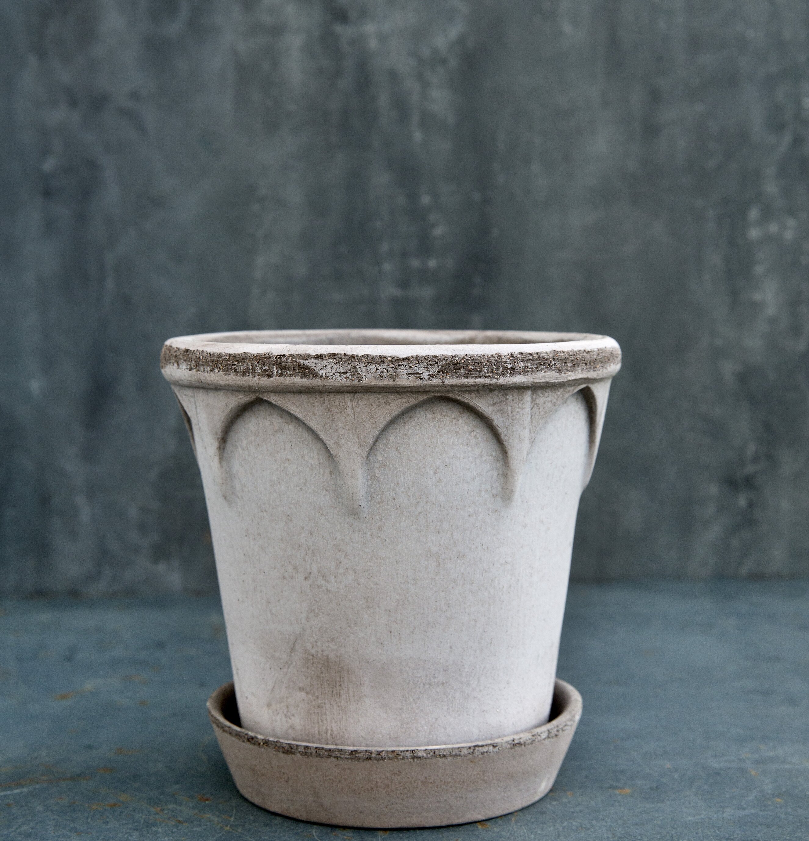 Blomkruka Elizabeth Grey från Bergs Potter i keramik