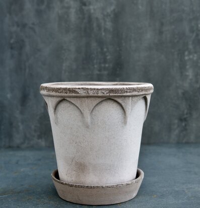 Foto av elegant keramisk blomkruka med stilren design