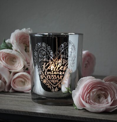 Bild av ljuslykta med kärleksfull och varm atmosfär