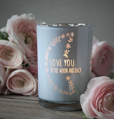 Bild av ljuslykta med romantisk och fridfull känsla