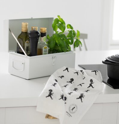 Bild av stilrent och funktionellt kök med förvaring