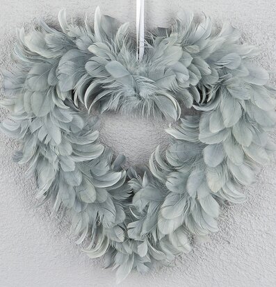 Bild av elegant hjärtformad prydnad med grå fjädrar