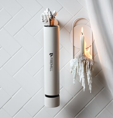 Foto av stilren produktuppställning med ljus och skugga