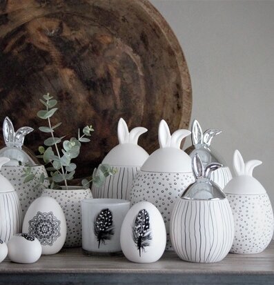 Bild av dekorativa föremål med kaninmotiv i keramik