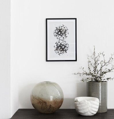 Bild av elegant inredning med glas, marmor och keramik