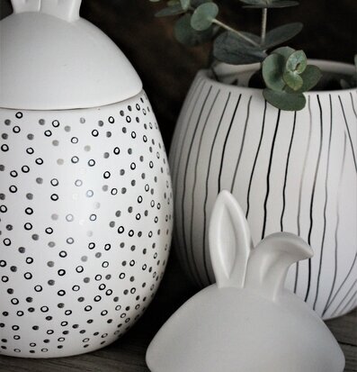 Bild av stilfull keramik med dekorativa detaljer