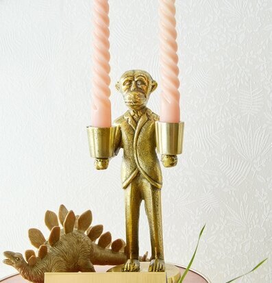 Bild av unik ljushållare: humor och elegans förenas