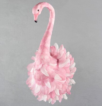 Foto av skulptur: Livfull rosa flamingo i detalj