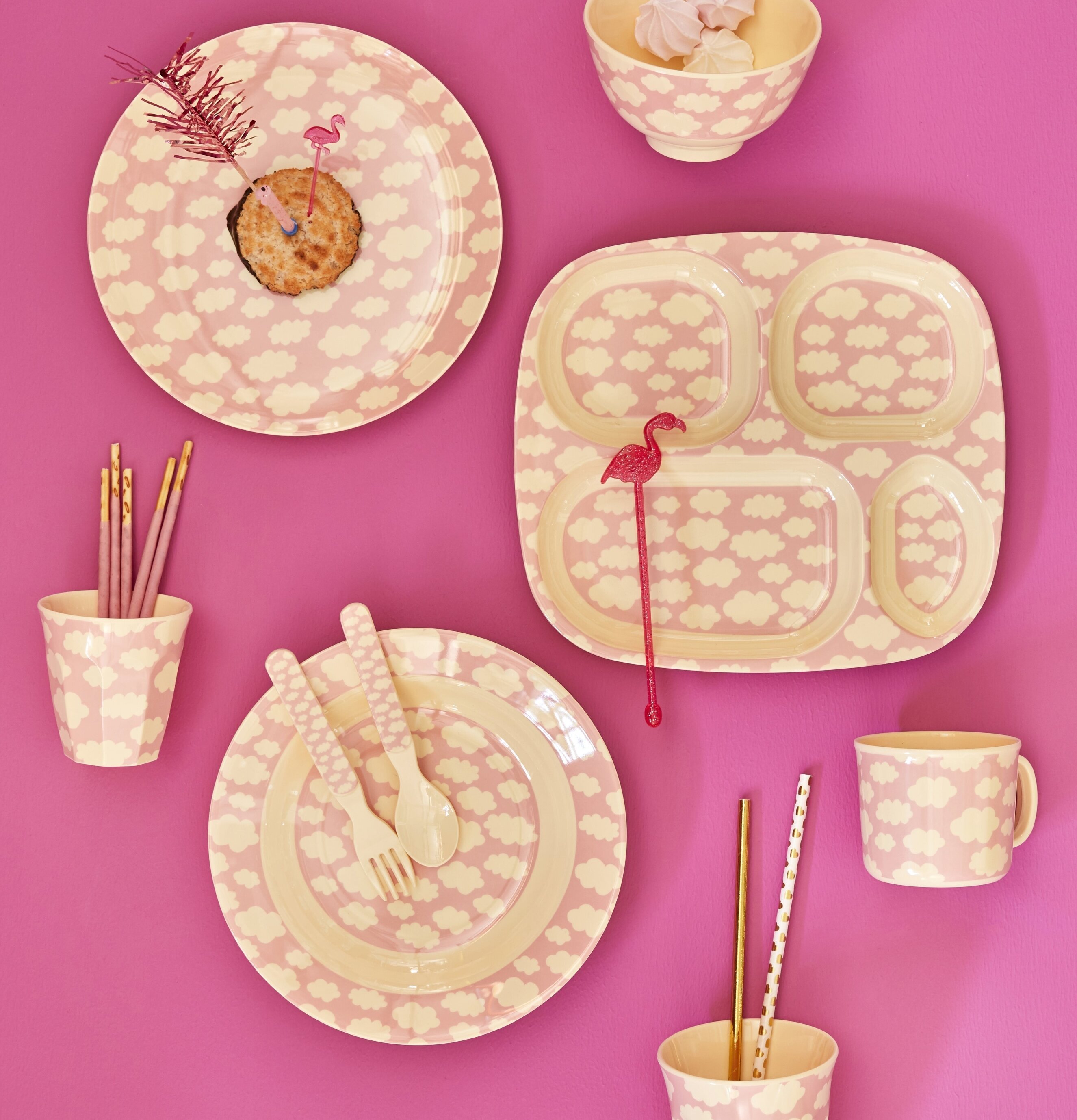 Mugg Cloud Print Pink från Rice med matchande servisporslin