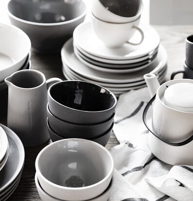 Bild av eleganta köksföremål i harmonisk komposition