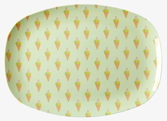 Bild av en lekfull tallrik med glasspinnemönster