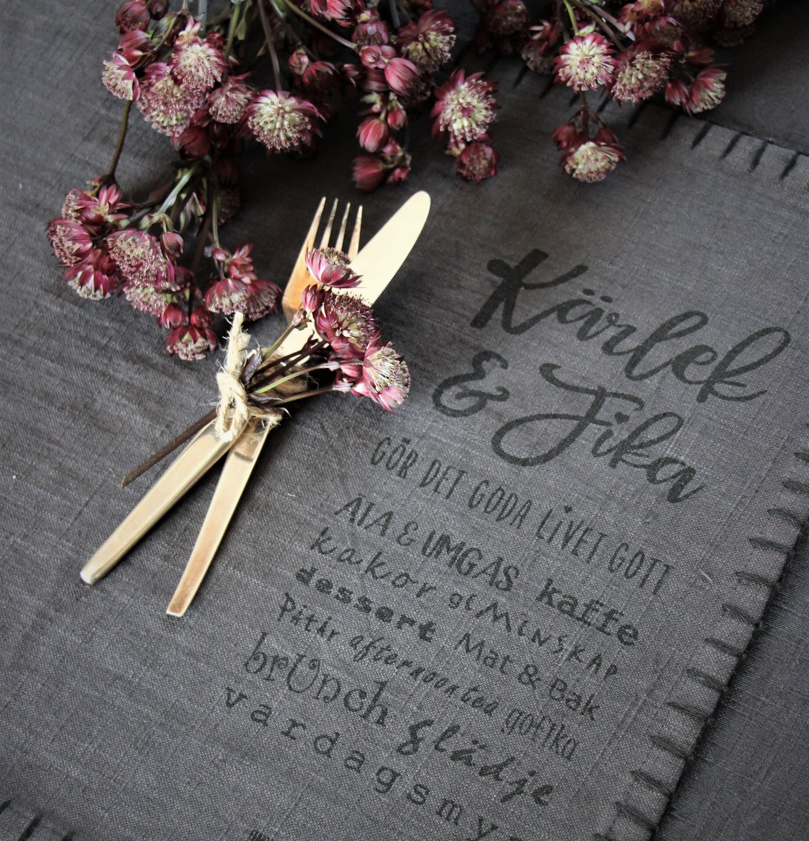 Bordstablett Kärlek & Fika från Majas Cottage med blommor