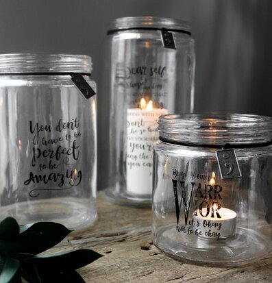 Bild av lyktor som skapar stämningsfull atmosfär