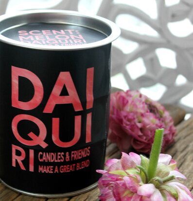 Bild av doftljus i harmonisk och naturnära miljö