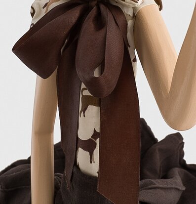 Bild av konstnärligt formgiven och detaljrik bordslampa