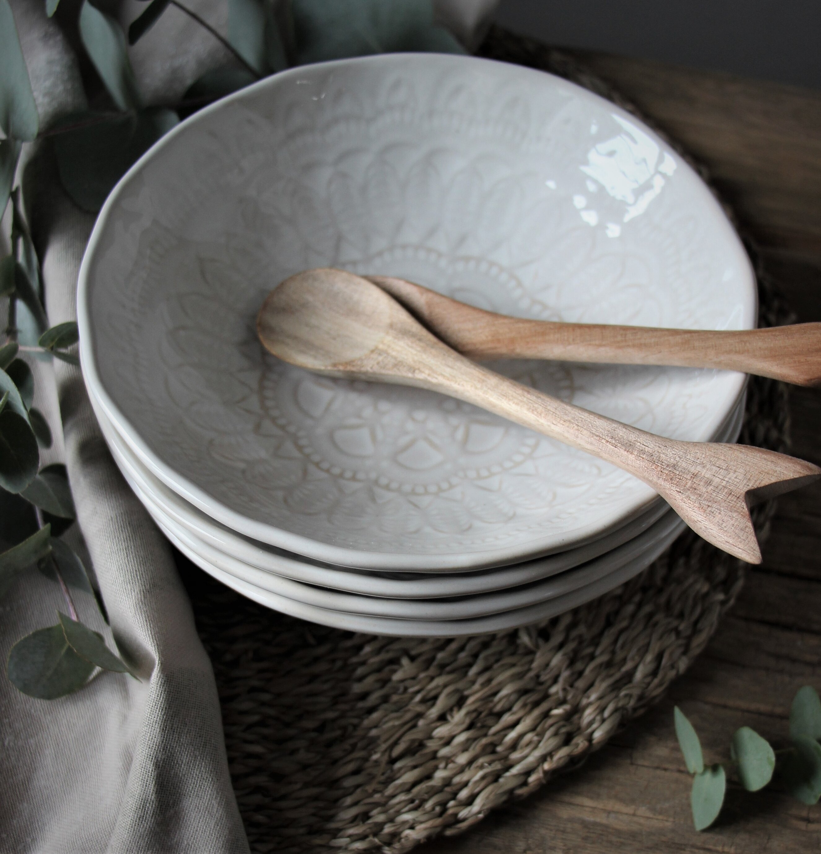 Bild av vackra skålar med eleganta mönster och detaljer