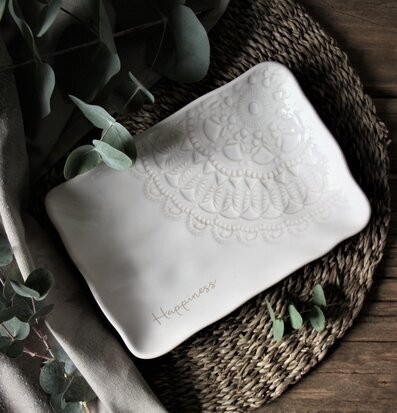 Foto av elegant assiett med naturliga element