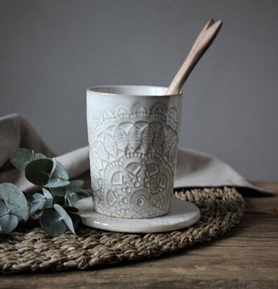 Bild av elegant mugg med rustik och naturlig känsla