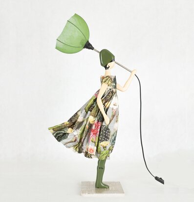 Bild av unik bordslampa med konstnärlig design