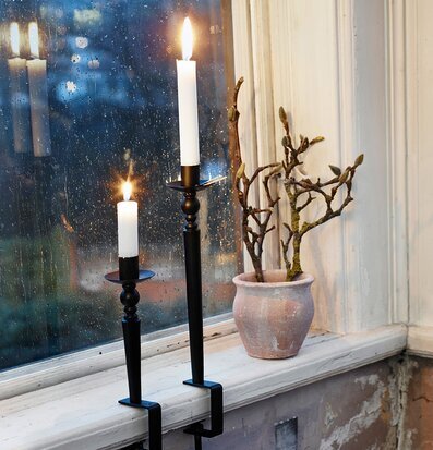 Bild av stilrena ljusstakar i skandinavisk design