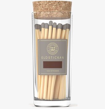 Bild av glasbehållare fylld med eleganta tändstickor