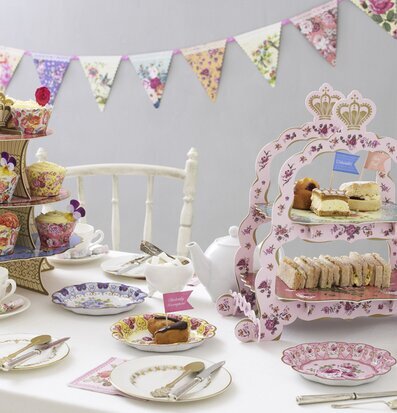 Bild av elegant tesalong med vintagekänsla och detaljer