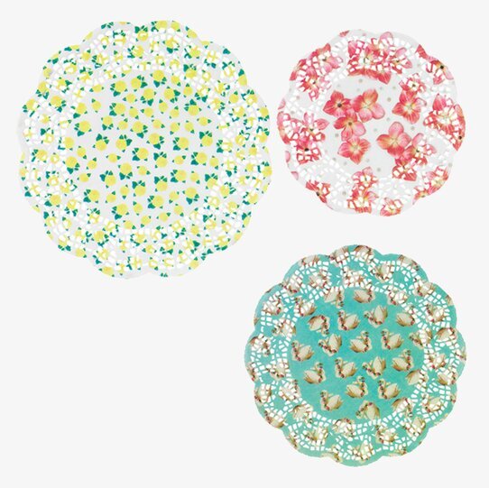 Bild av tre dekorativa tårtpapper med unika mönster