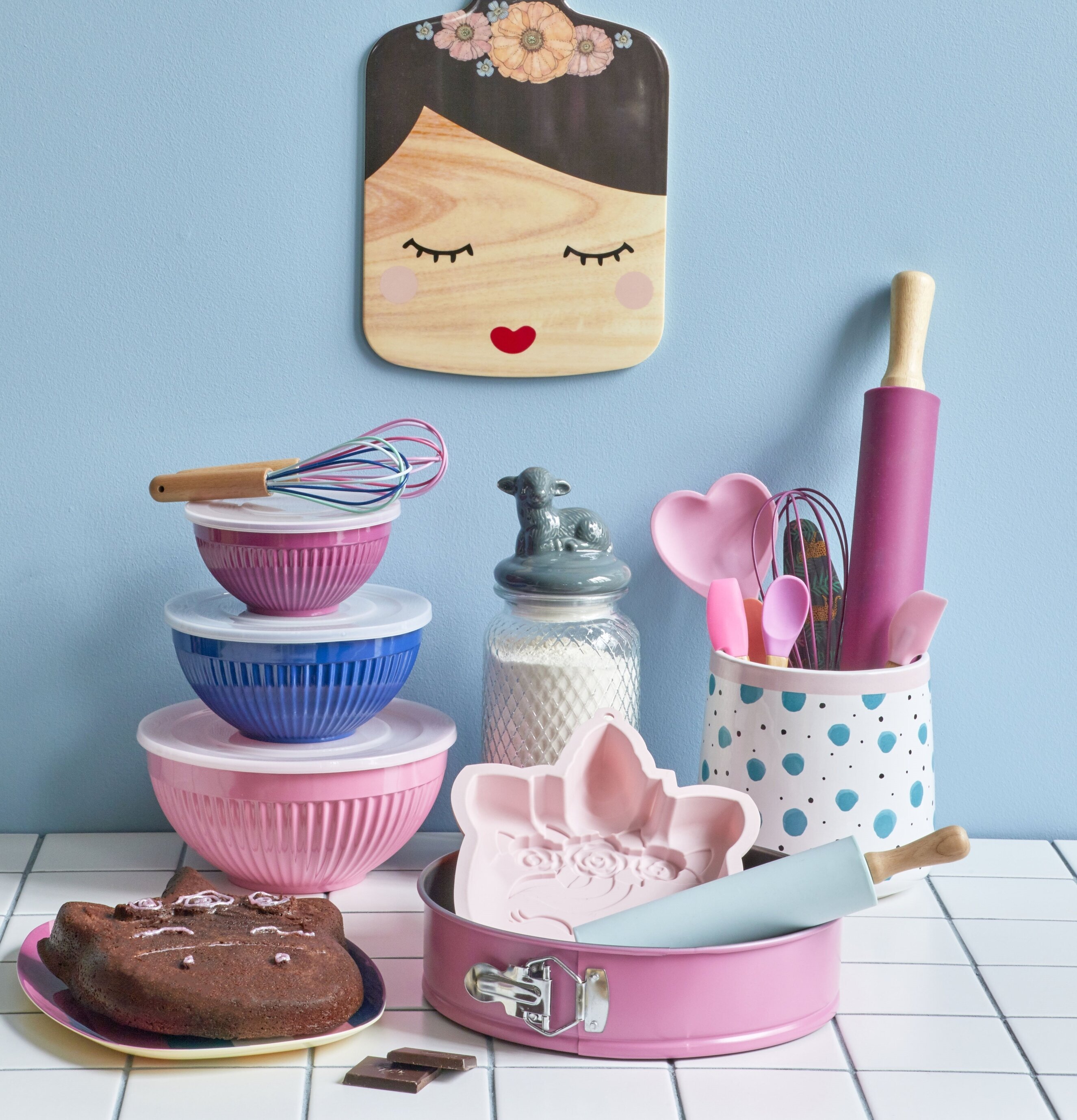 Brödkavel Silikon Junior från Rice i ett färgglatt kök